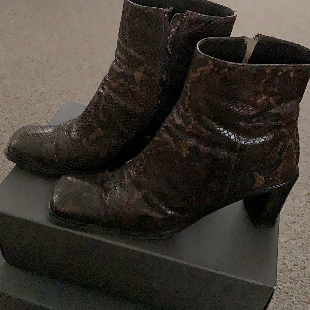 Via spiga snake skin heeled booties in size 8 1/2
